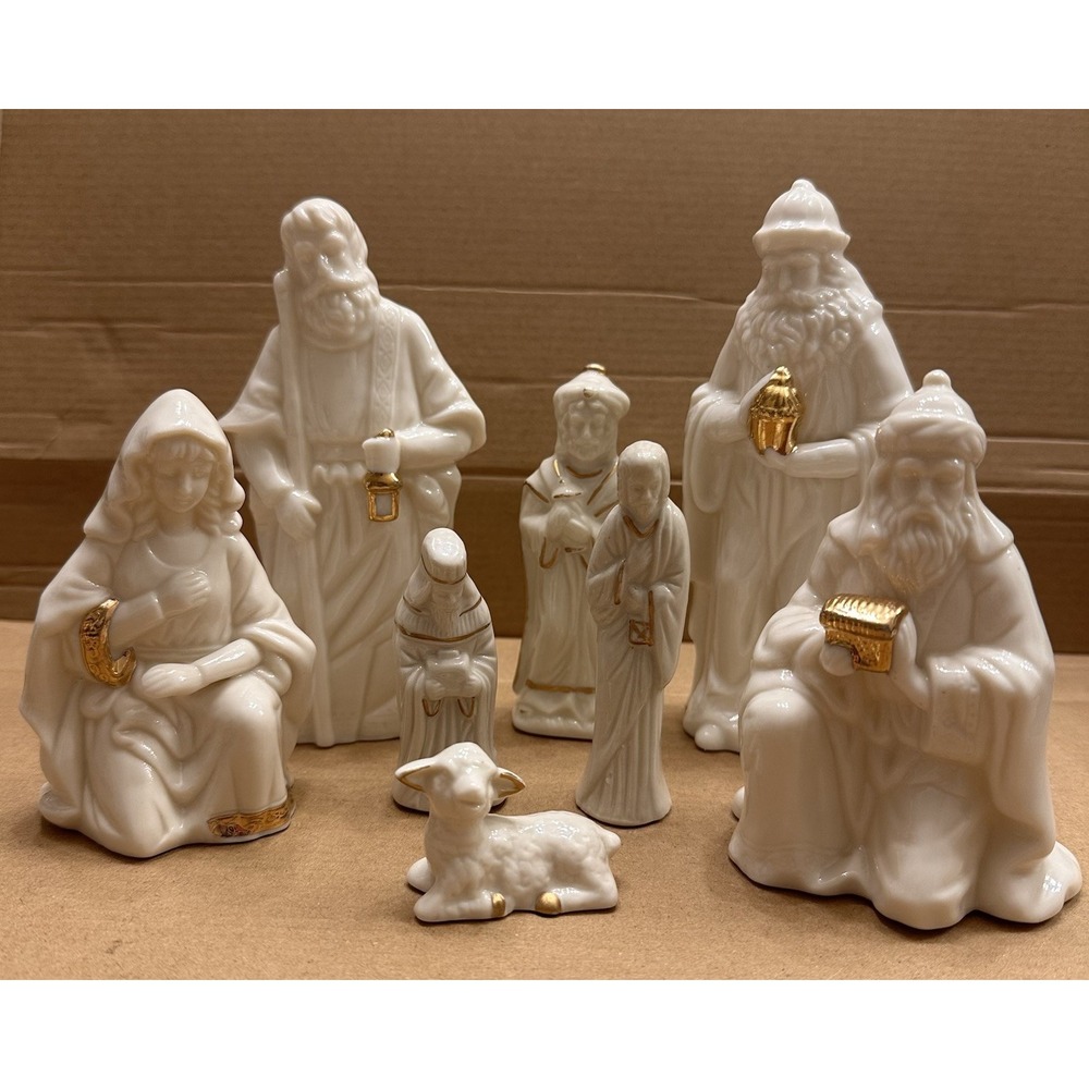 VTG Porcelain With Gold Trim Nativity Scene 8 Piece Set Made In China Christmas